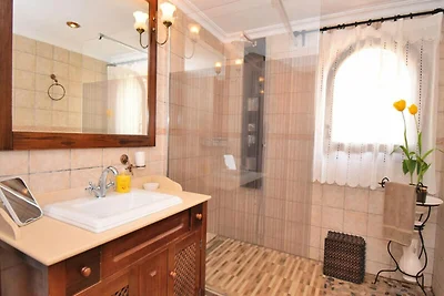 Villa in Muro mit Pool und Terrasse