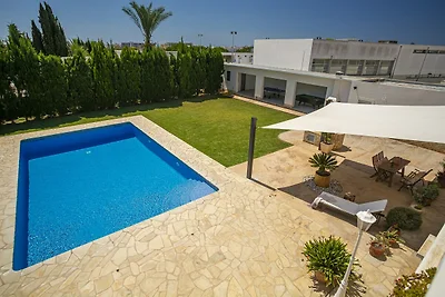 Elegante Villa für 12 Gäste mit Pool auf...
