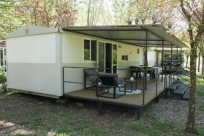 Toskanisches Mobilheim mit Veranda