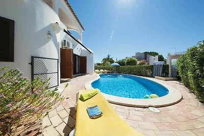 Modernes Ferienhaus in Quarteira mit...