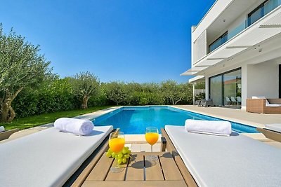 Villa moderna con piscina privata e terrazza