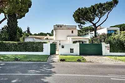 4BR Villa Near Vilamoura Old Course