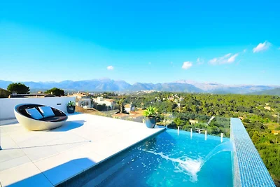 Villa in Buger mit Dachterrasse, Pool und...