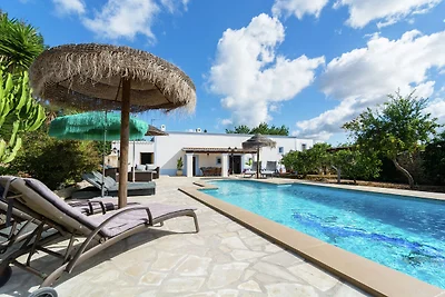 Ruhige Villa mit eigenem Swimmingpool auf...