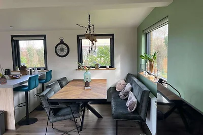 Schöner Bungalow mit großem Garten