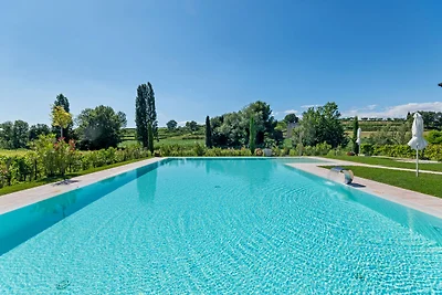 Moderna casa vacanze a Lazise con piscina...