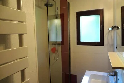 Chalet in den Alpen in der Nähe von Skipisten...