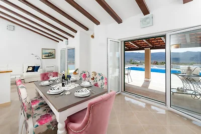 Villa Dea - Luxury Villa with Outdoor Swimmin...