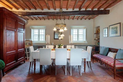 Villa vicino Lucca con forno e giardino