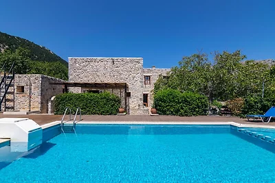 Villa in Chania mit Pool und Bergblick