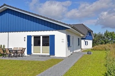 Ferienhaus in Altefähr mit Schwimmbecken