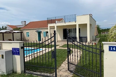 Attraente casa vacanze a Zara con piscina...