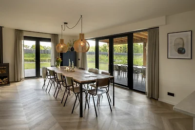 Schöne Villa am Wasser in Friesland