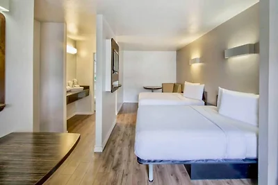 Sunny ADA 2- Bed|Pool|Free parking