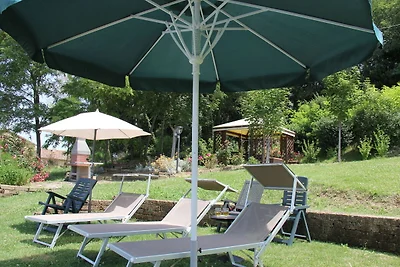 Appartamento con piscina e parcheggio