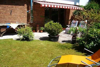 Sarah im Ferienhaus Waldgrund