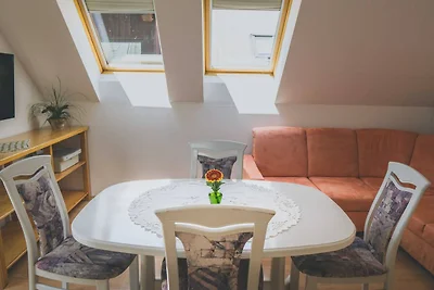 Comfortable Apartment with Mountain View - On...
