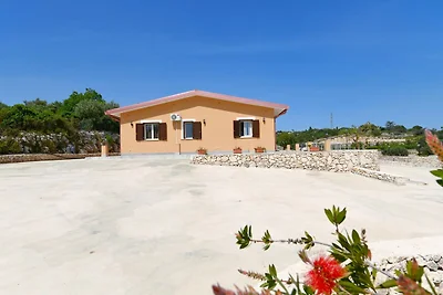 Villa mit Privatpool in Floridia