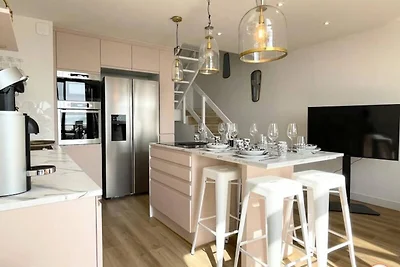 Leben in Pink Meerblick mit Terrassenstrand