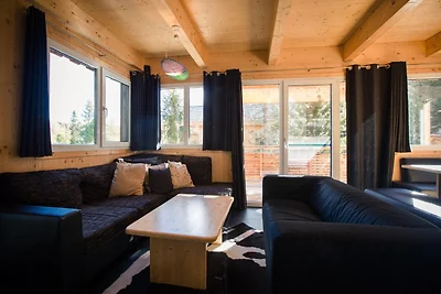 Einladendes Chalet mit Whirlpool im Freien
