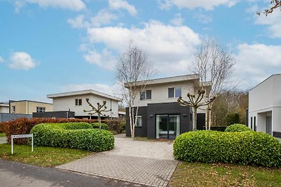 Moderne Villa in Harderwijk mit Whirlwanne un...