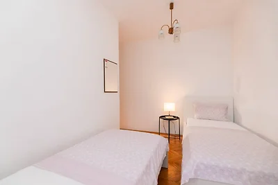 Apartments Martić - Four Bedroom Apartment wi...