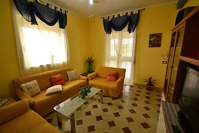 Piacevole casa vacanze con balcone