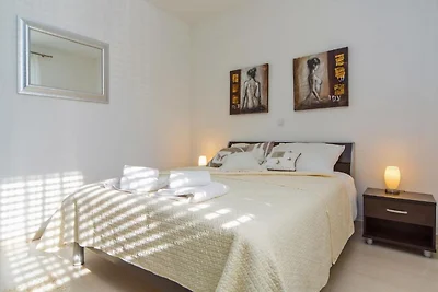 4B Apartments - Two Bedroom Apartment with...