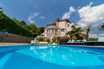 Two bedroom apartment with sea view