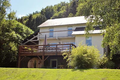 Geräumiges Ferienhaus in Rendeux mit Sauna
