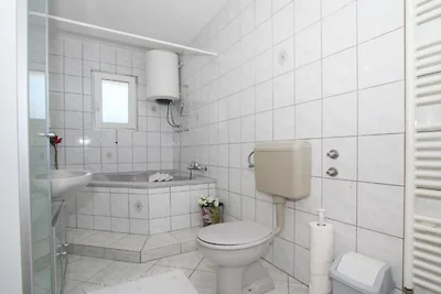 Deluxe Three Bedroom Apartment with Balcony a...