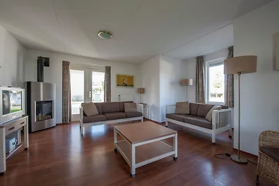 Villa mit Whirlpool und Kamin nahe am...