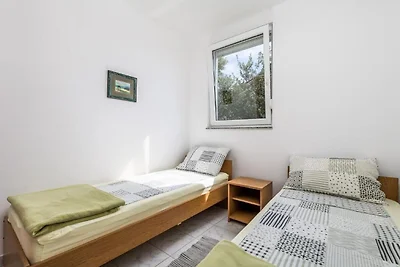 Schöne Wohnung in Mandre mit Grill