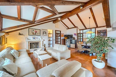 Three bedroom Apartment with terrace and sea...