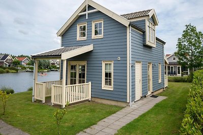 Schönes Ferienhaus mit Sauna in Seenähe