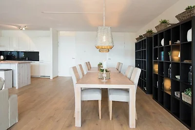 Sea-view Apartment in Den Haag with Balcony