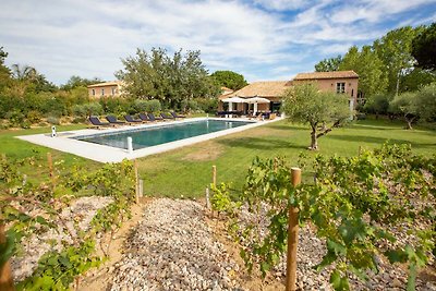 Weelderige villa met uitzicht op de baai van...