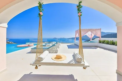 Villa in Kalkan mit Schwimmbecken