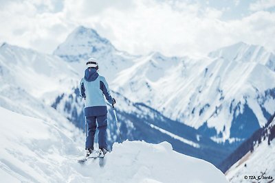 Uitnodigend chalet met zwembad in Tirol