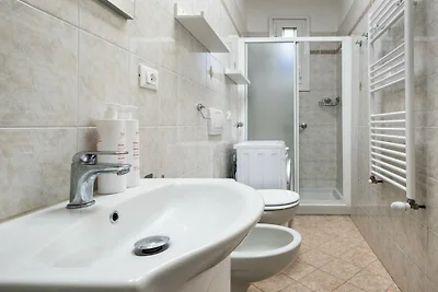 Wohnung in Bologna mit Balkon und Parken