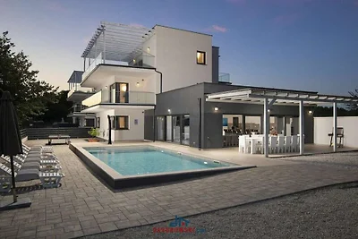 Villa in Pomer mit Schwimmbecken