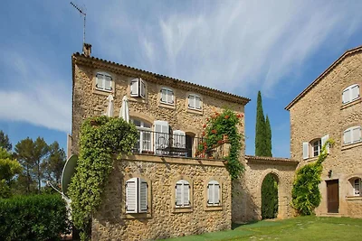 Apartment im Schloss in der Provence mit pool