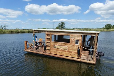 Hausboot in Loitz mit Schwimmbecken