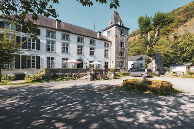 Ursprüngliches Turmhaus in einem Schloss aus...