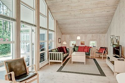 Geräumiges Ferienhaus mit Sauna in Aakirkeby