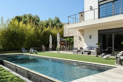 Villa in Juan-les-Pins mit Pool und Whirlpool
