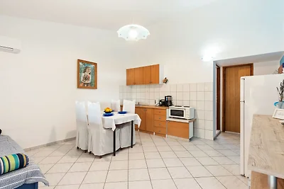 Modernes Ferienhaus in Jasenice mit Veranda