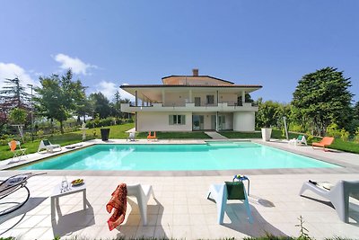 Luxuriöse Wohnung in einer Villa in Tavullia ...