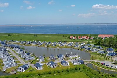 Schönes Chalet am Wasser, in einem Ferienpark