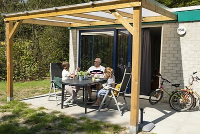 Schöner Bungalow in Friesland mit Terrasse